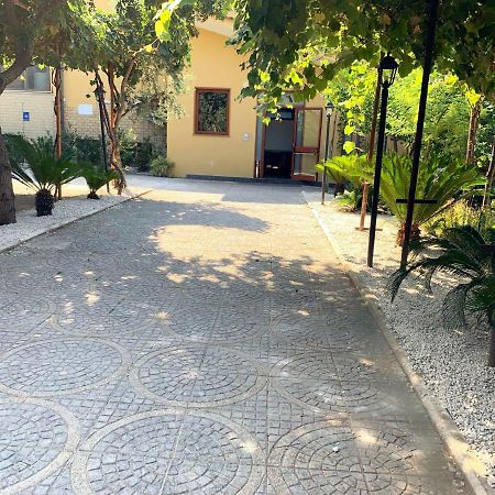 Hotel Due Pini Conte Angri Esterno foto