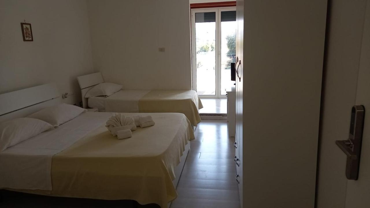 Hotel Due Pini Conte Angri Esterno foto