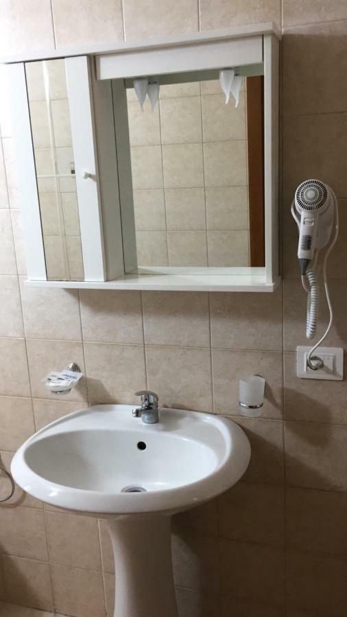 Hotel Due Pini Conte Angri Esterno foto