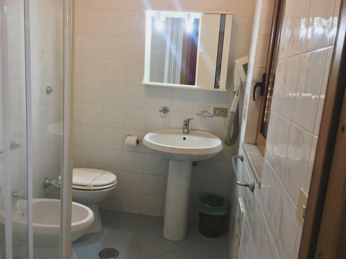 Hotel Due Pini Conte Angri Esterno foto