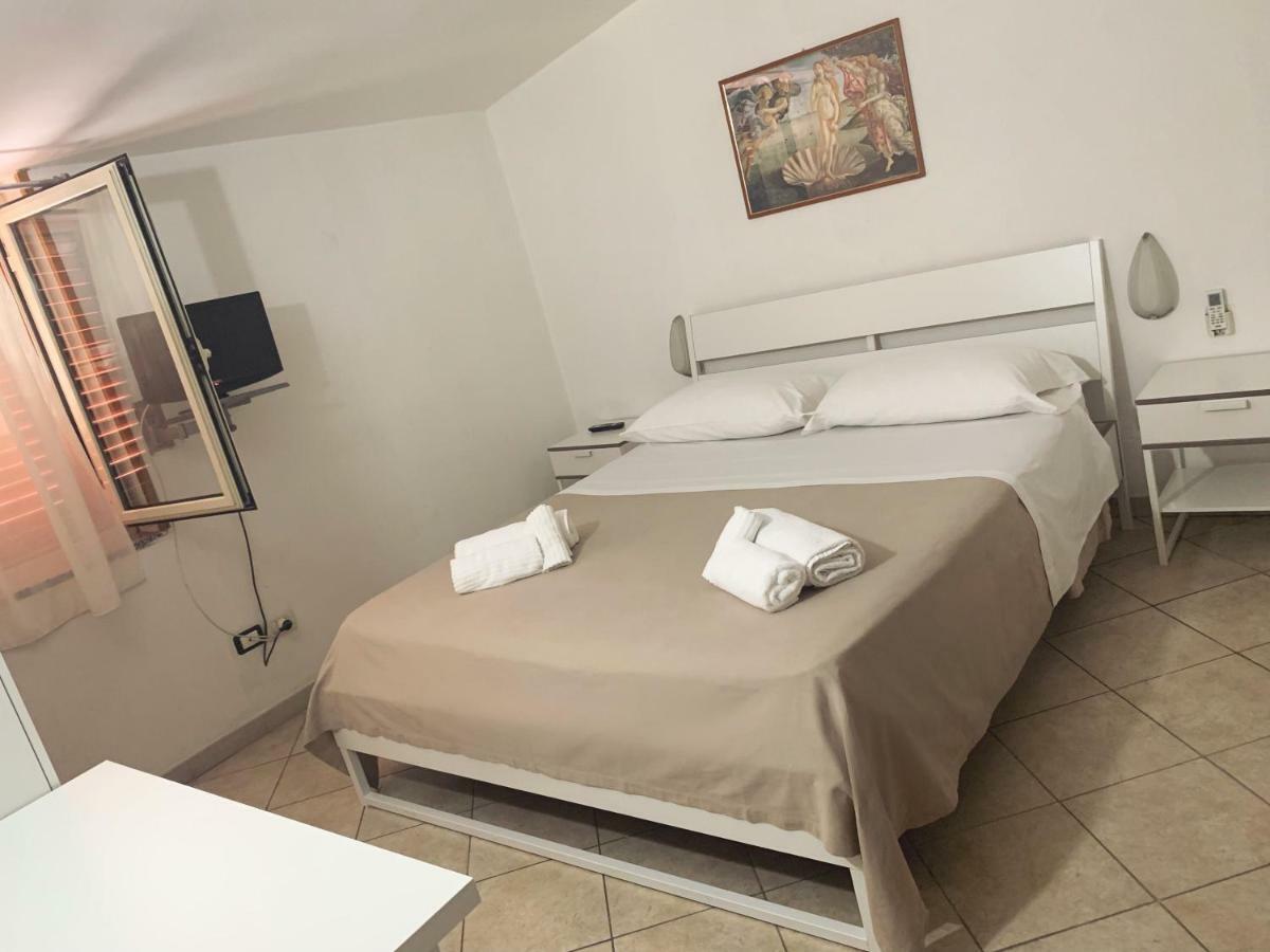 Hotel Due Pini Conte Angri Esterno foto