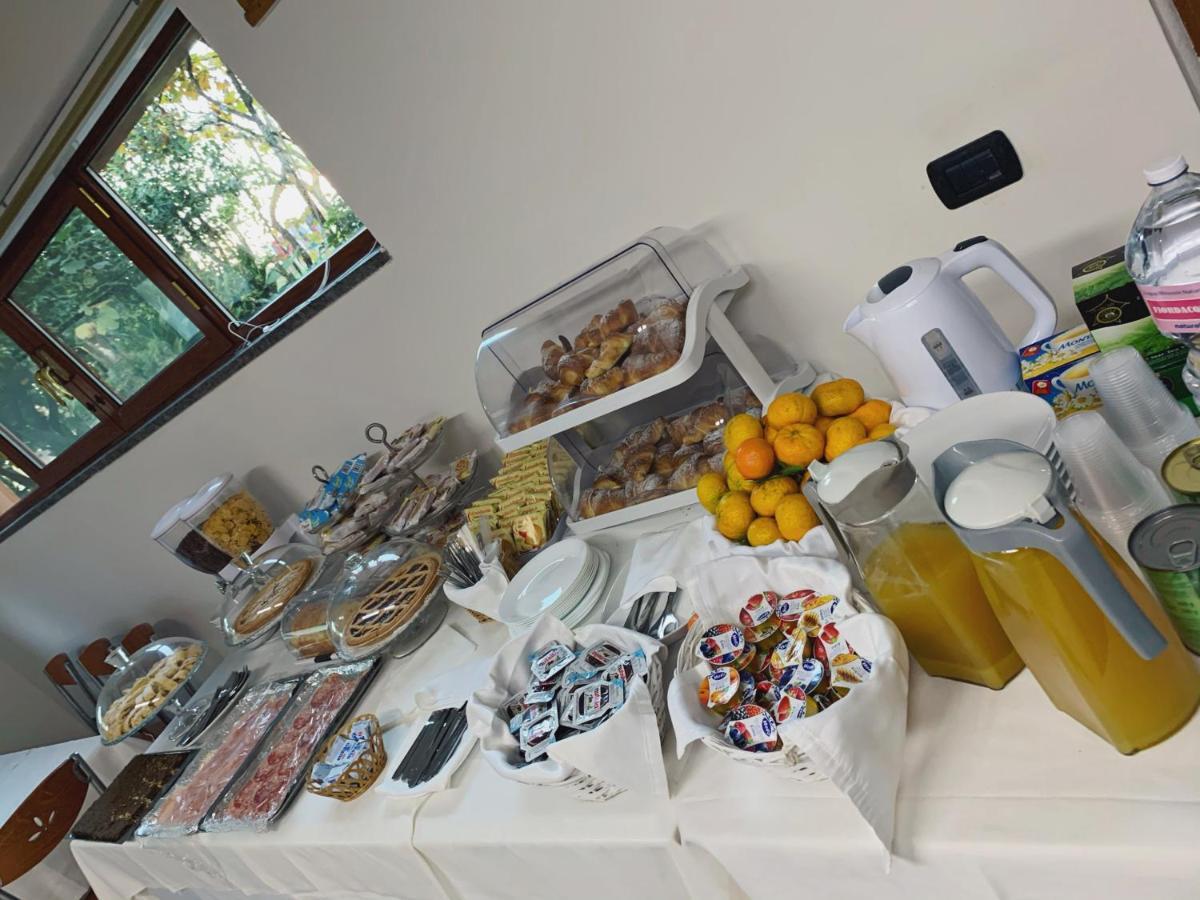 Hotel Due Pini Conte Angri Esterno foto